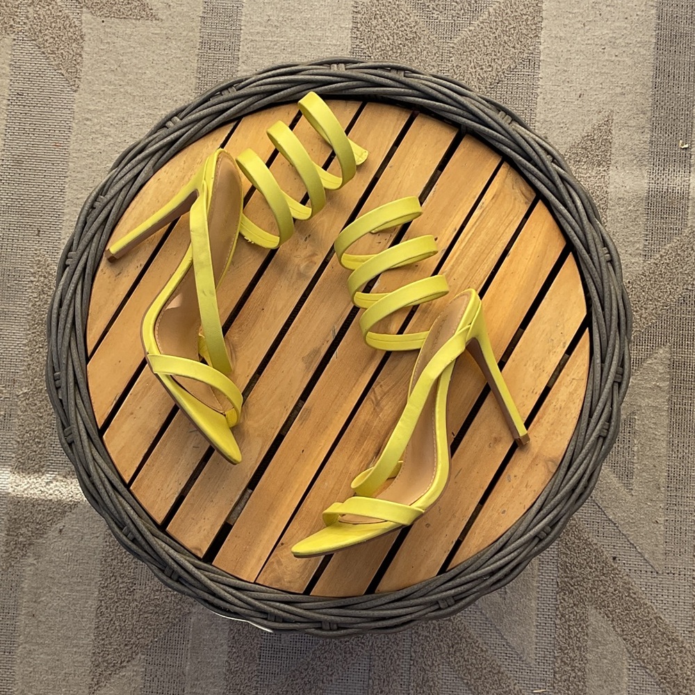 Shoe Dazzle Lemon Strappy Sandals